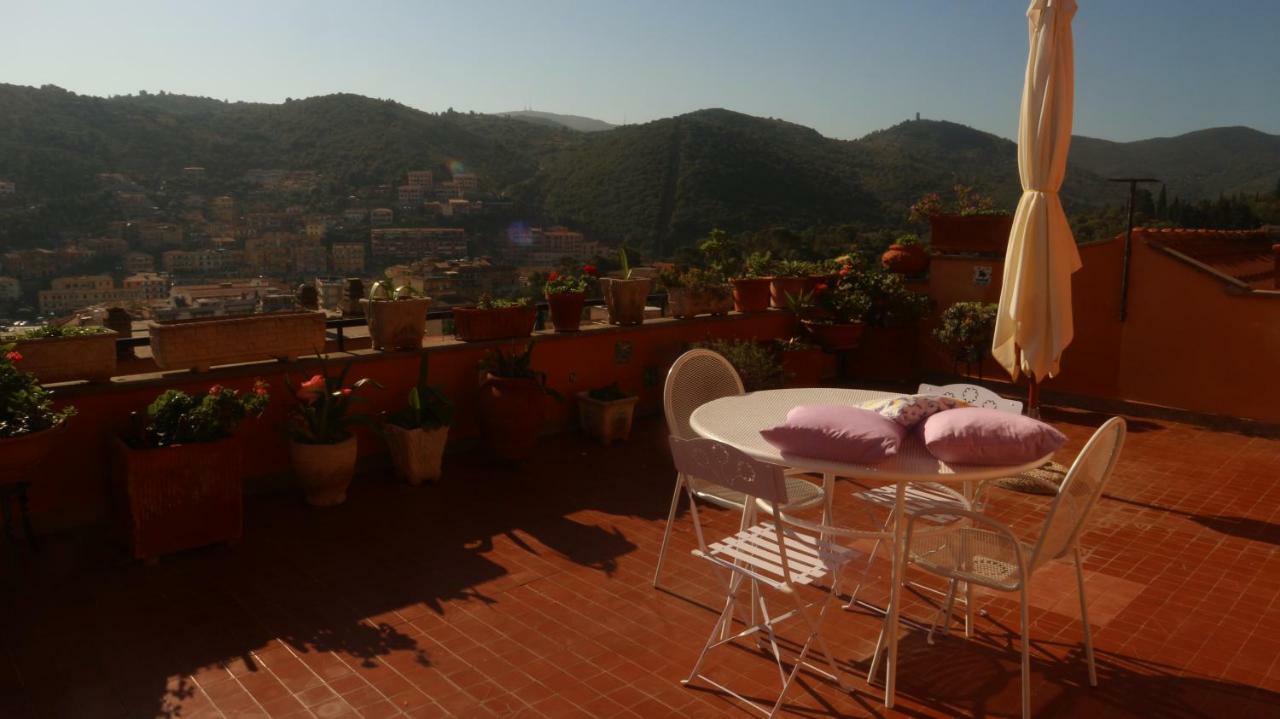 La Casa Di Elba E Mario Appartement Porto Santo Stefano  Buitenkant foto